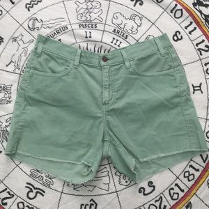 Mid-waist Levi’s Shorts